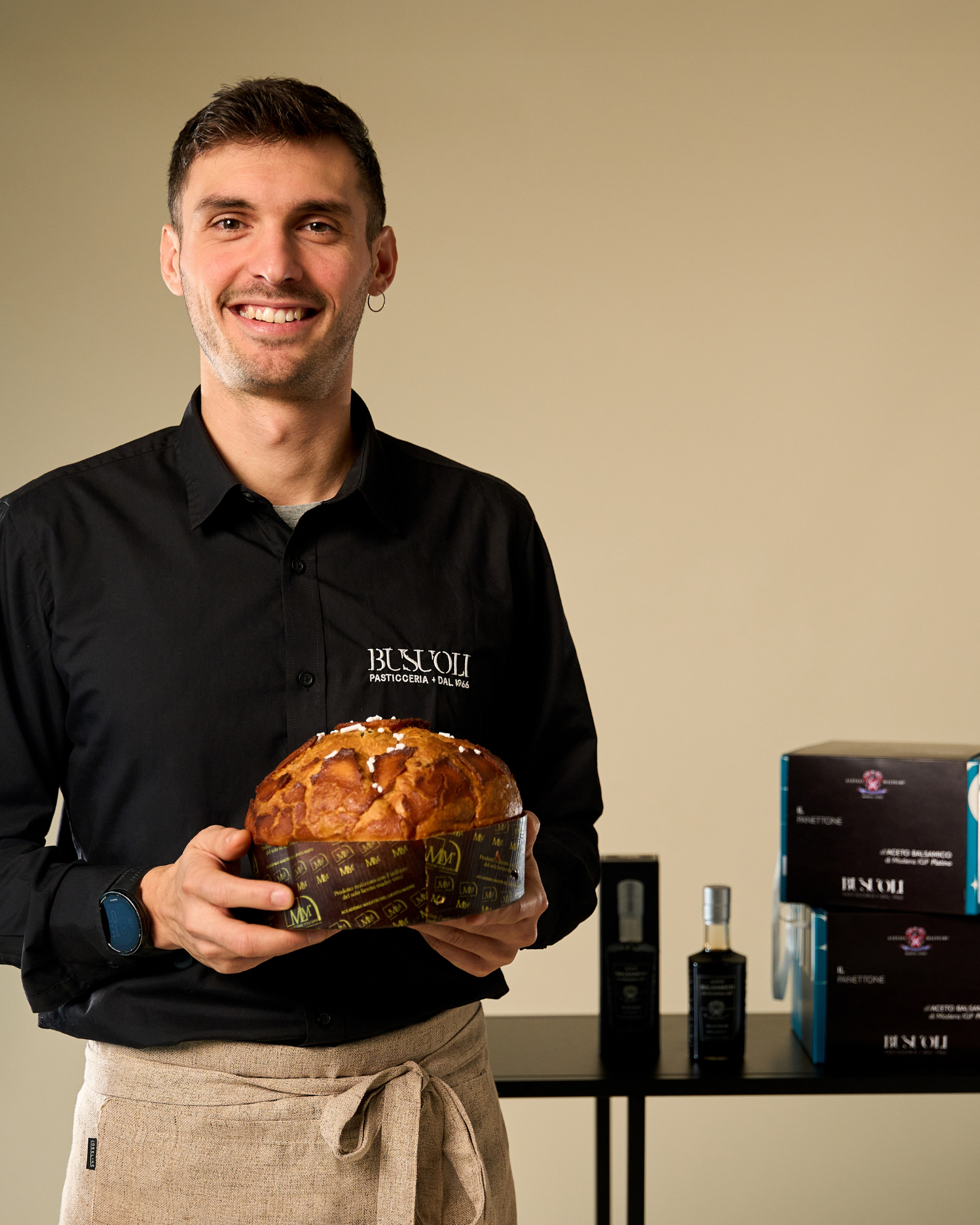 emanuele di pasticceria busuoli con il panettone all'aceto balsamico malpighi modena di pasticceria busuoli