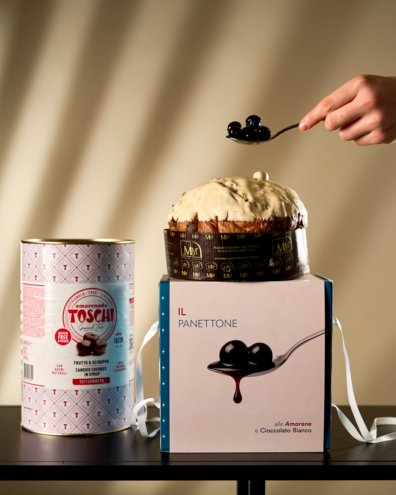 panettone artigianale di pasticceria busuoli con le amarene toschi