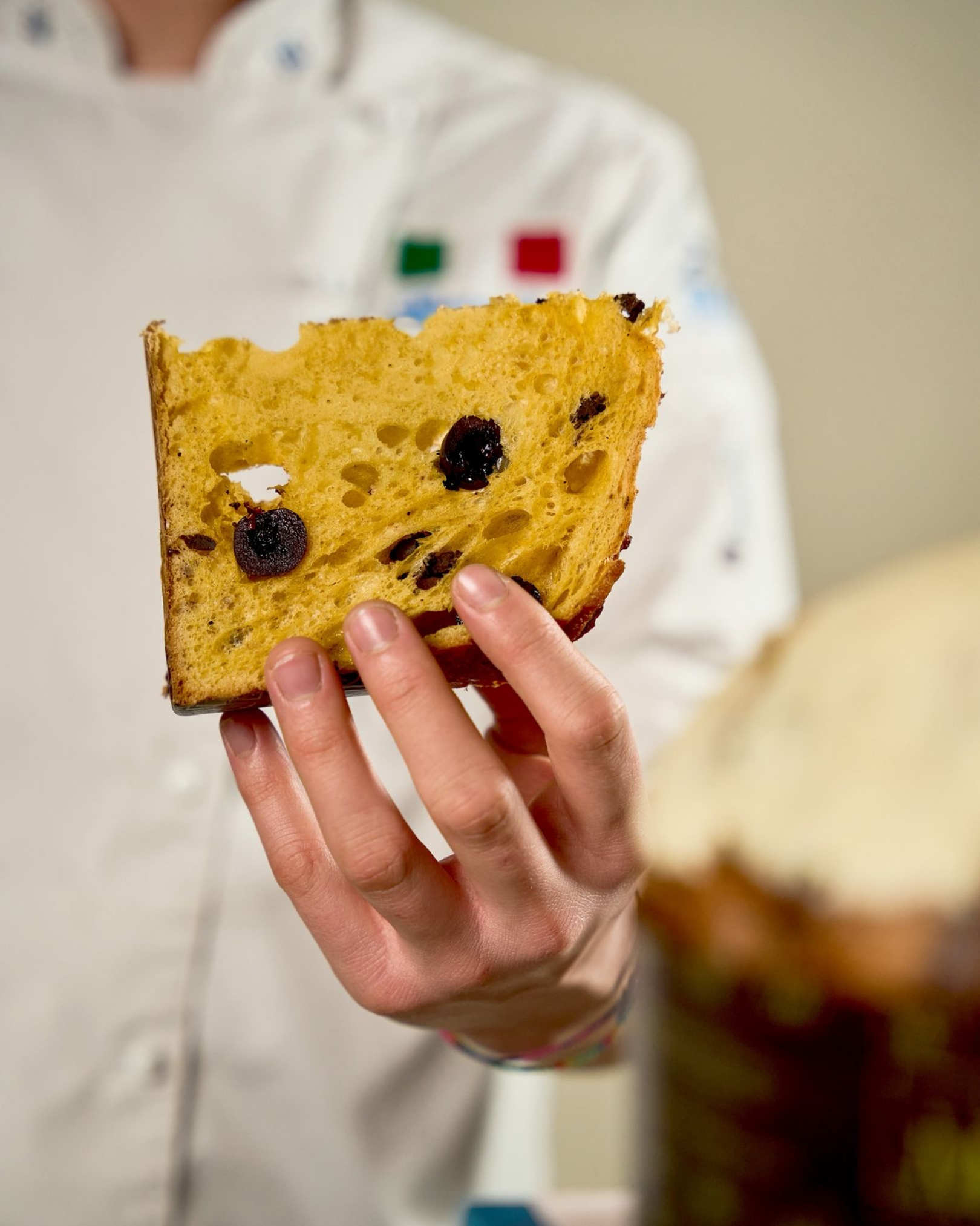 fetta di panettone artigianale di pasticceria busuoli
